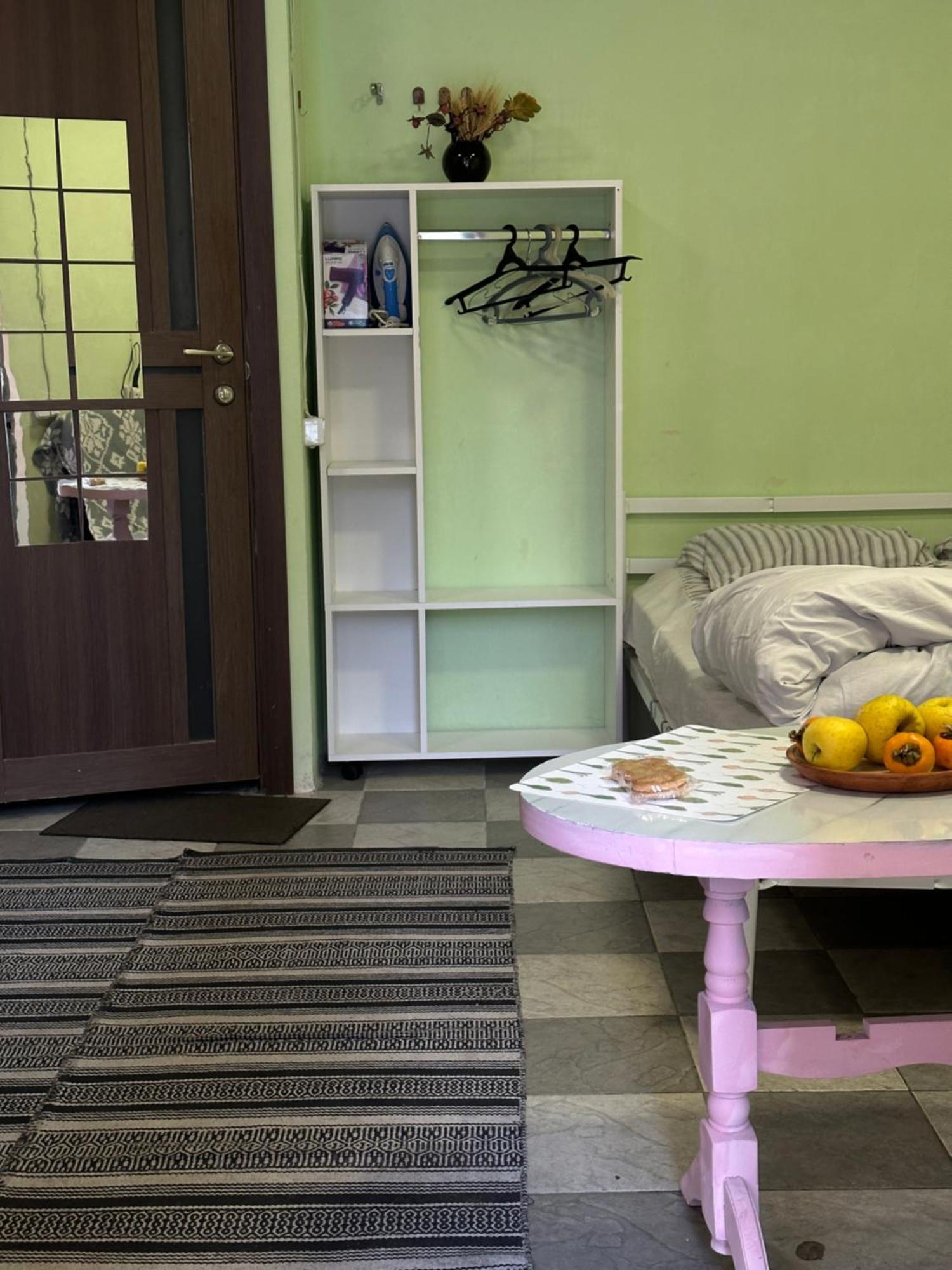 Vahe'S Family Guest House Front Yerevan Exterior photo