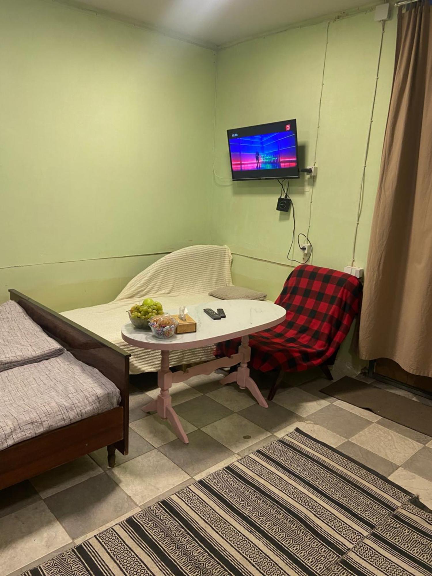 Vahe'S Family Guest House Front Yerevan Exterior photo